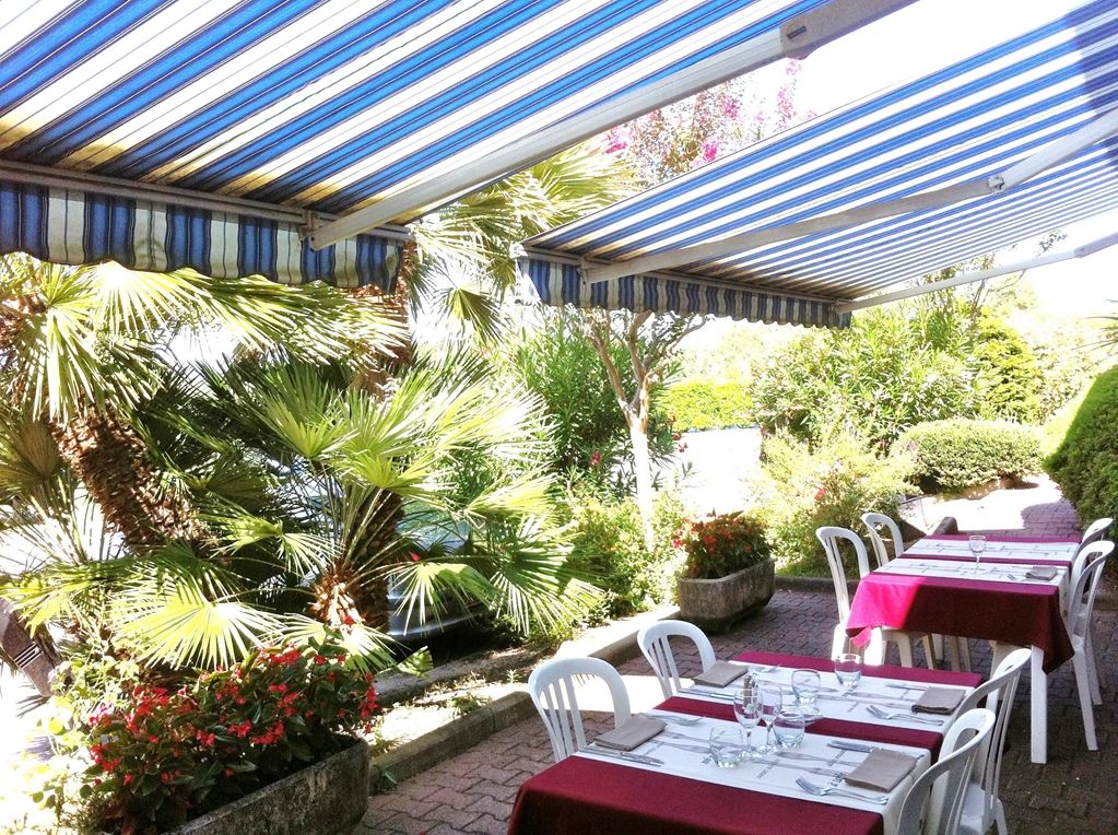 Kyriad Orthez Restaurante foto